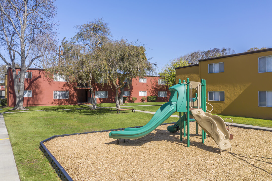 Vistan Apartments in Chula Vista, CA - Building Photo