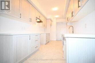 32 Winery Wy in Barrie, ON - Building Photo - Building Photo