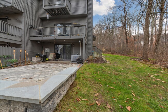 82 Conestoga Way in Glastonbury, CT - Foto de edificio - Building Photo