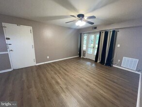 5904 Bayshire Rd in West Springfield, VA - Building Photo - Building Photo