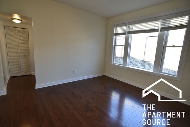 3802 N Pine Grove Ave, Unit 3 in Chicago, IL - Foto de edificio - Building Photo