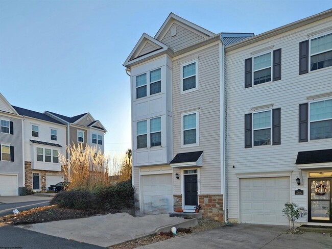 201 Treeline Ln in Morgantown, WV - Building Photo - Building Photo