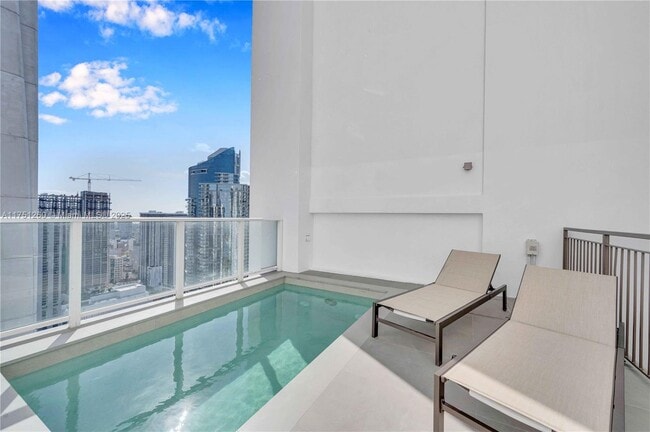 1040 Biscayne Blvd in Miami, FL - Building Photo - Building Photo