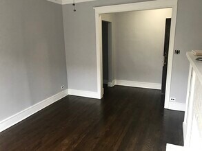 3042 W Sunnyside Ave-Unit -D3 in Chicago, IL - Building Photo - Building Photo