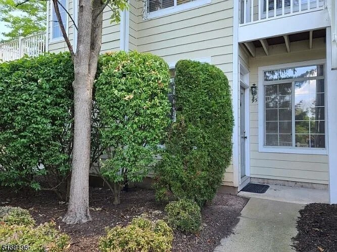 95 Wentworth Rd in Bedminster, NJ - Building Photo