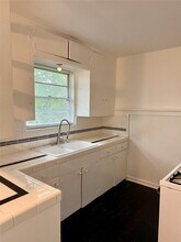 7018 Alder Dr in Houston, TX - Foto de edificio - Building Photo