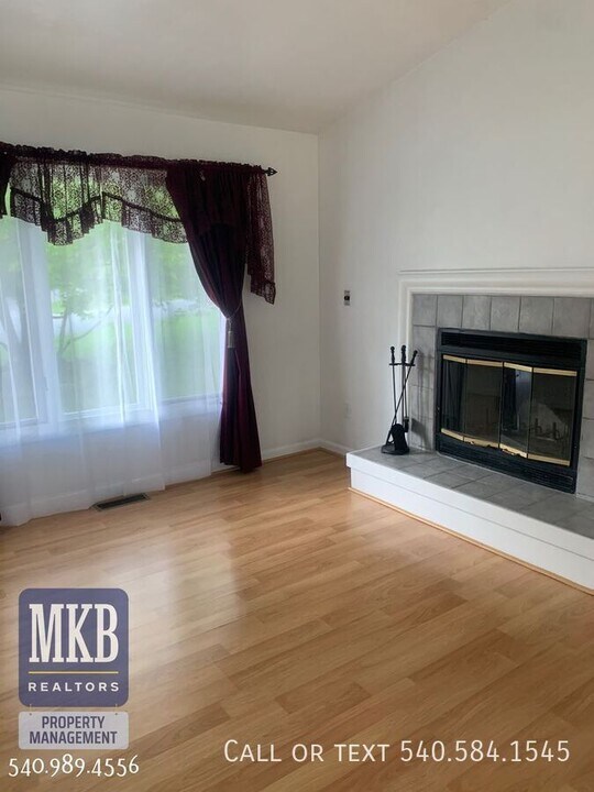 7847 Forest Edge Dr in Roanoke, VA - Building Photo