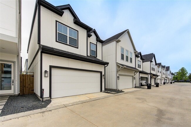 property at 6726 Parker Oaks Ln