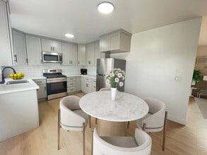 721 Edgewood / 8661 North Beach Keller LLC in Inglewood, CA - Building Photo - Building Photo