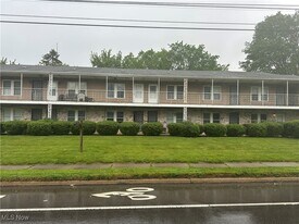 787 E Wilbeth Rd in Akron, OH - Building Photo