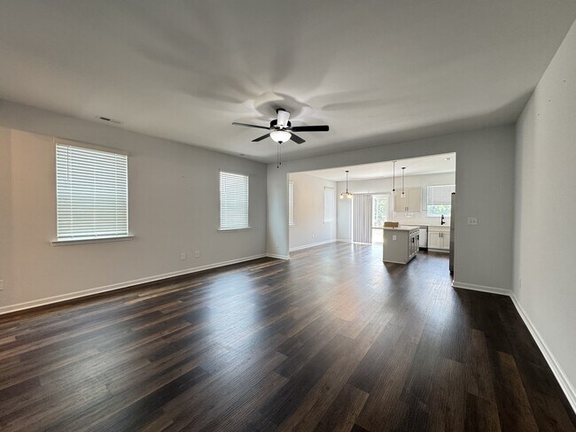 211 Surrey Oak Ln in Charlotte, NC - Building Photo - Building Photo