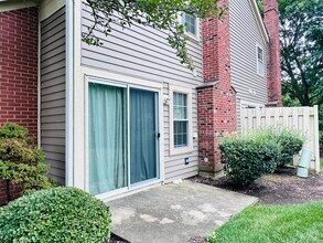 223 New Bridge Ct in Palatine, IL - Building Photo - Building Photo