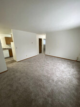 5th Avenue Apartments in West Fargo, ND - Building Photo - Building Photo