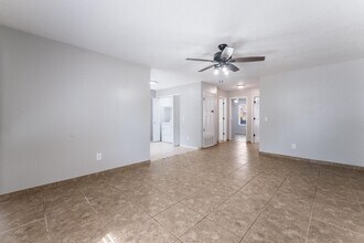 3300 SW Landau Ct in Bentonville, AR - Foto de edificio - Building Photo