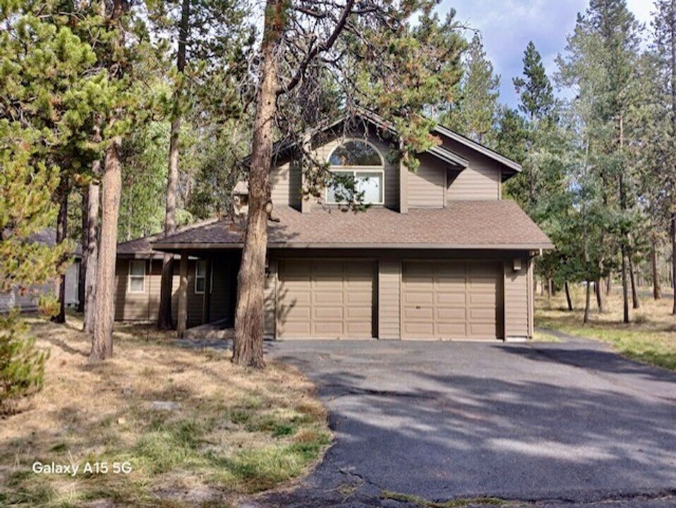 27 Gannet Ln in Sunriver, OR - Building Photo