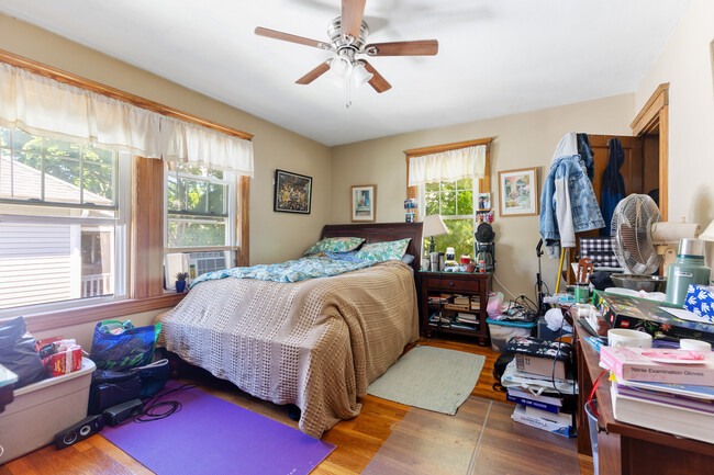 27 Murray Hill Rd, Unit 2 in Cambridge, MA - Building Photo - Building Photo