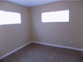 560 Estancia Dr NW-Unit -Unit D in Albuquerque, NM - Foto de edificio - Building Photo