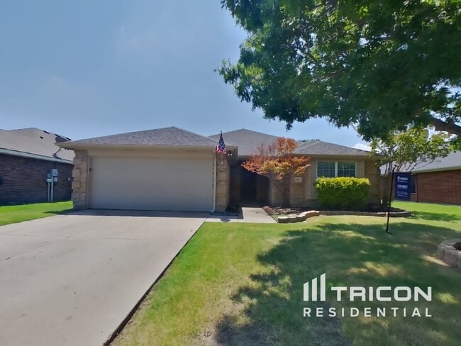 property at 2901 Mockingbird St
