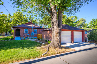 The Nixon Manor Duplex in Reno, NV - Building Photo - Building Photo