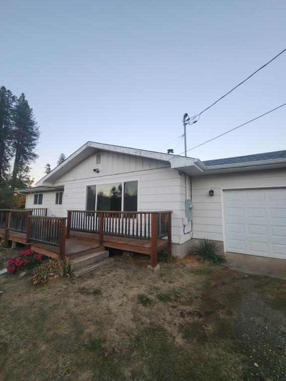 2759 Walnut Ave in Grants Pass, OR - Building Photo - Building Photo