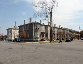 314 W Hall St in Savannah, GA - Building Photo - Building Photo