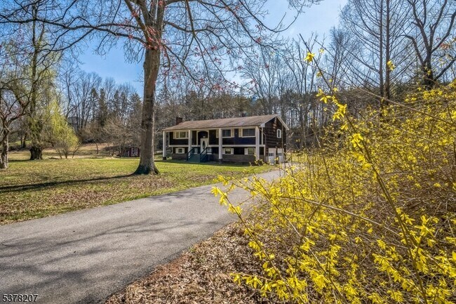 180 Stillwater Rd in Blairstown, NJ - Foto de edificio - Building Photo