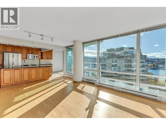 1500 Hornby St in Vancouver, BC - Building Photo - Building Photo