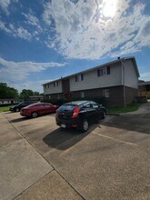 Knotts / Camelot Apartments in Parkersburg, WV - Building Photo - Building Photo