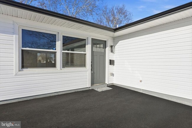 property at 68 Daffodil Ln