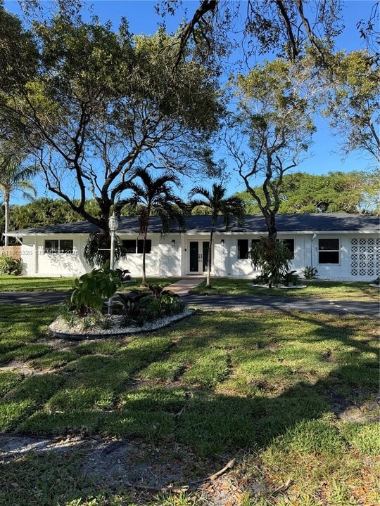 12101 NW 6th St in Plantation, FL - Building Photo