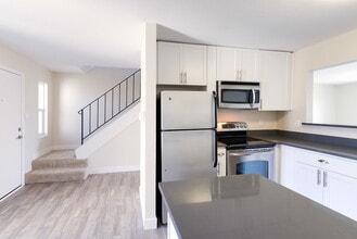 Vista Belvedere in Tiburon, CA - Building Photo - Building Photo