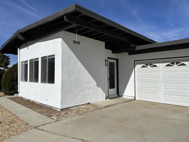 21331 Heather Pl in California City, CA - Building Photo - Building Photo