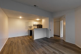 Eagle Creek Landing Apartments in Desoto, TX - Foto de edificio - Interior Photo