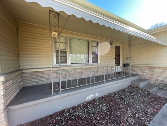 2244 S Kings Ave in Springfield, MO - Building Photo - Building Photo