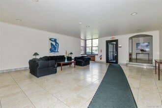 150 S Middle Neck Rd in Great Neck, NY - Building Photo - Building Photo