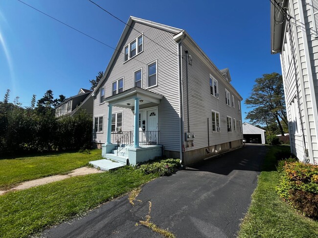 35 Outlook Ave in West Hartford, CT - Building Photo - Building Photo