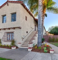 1136 E 3rd St in Long Beach, CA - Foto de edificio - Building Photo