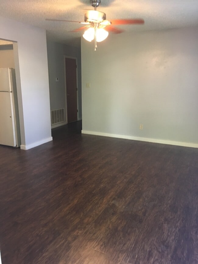 1687 Maine St in Fayetteville, AR - Building Photo - Building Photo