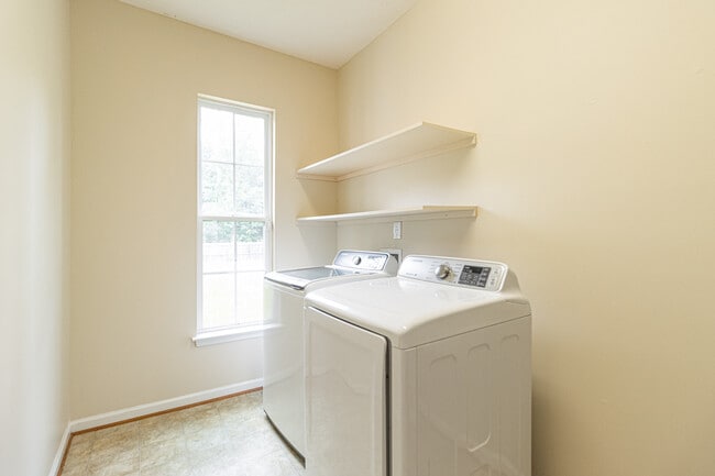 103 Dartmouth Dr in Yorktown, VA - Building Photo - Building Photo