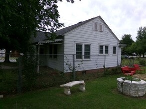 1408 E M.L.K. Jr Dr in High Point, NC - Building Photo - Building Photo