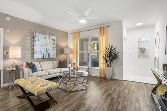 Avalon Coconut Creek in Coconut Creek, FL - Foto de edificio - Interior Photo