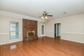 121 Downwood Dr in Burleson, TX - Building Photo - Building Photo