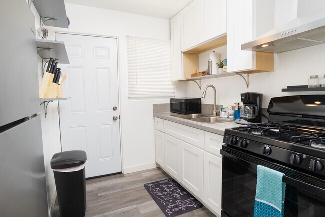 3122 Cañon St in San Diego, CA - Building Photo - Building Photo
