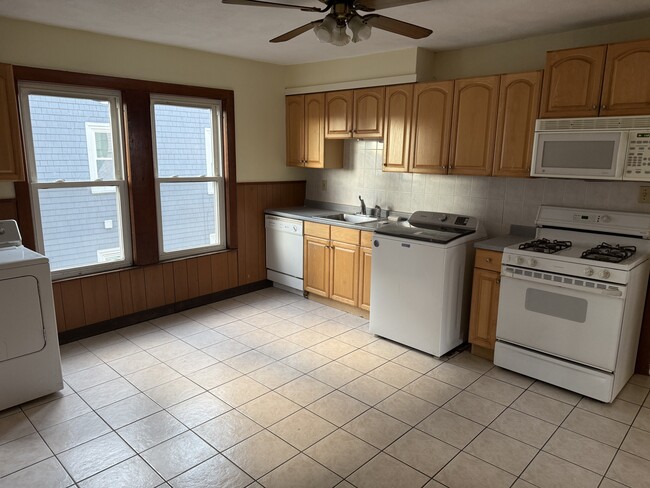 592 Salem St, Unit 592SalemSt#2 in Malden, MA - Building Photo - Building Photo