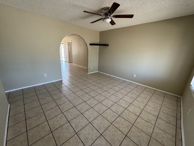 9753 N 68th Dr in Peoria, AZ - Building Photo - Building Photo
