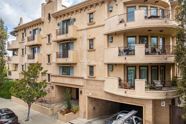 4350 Vantage Ave in Studio City, CA - Building Photo - Building Photo