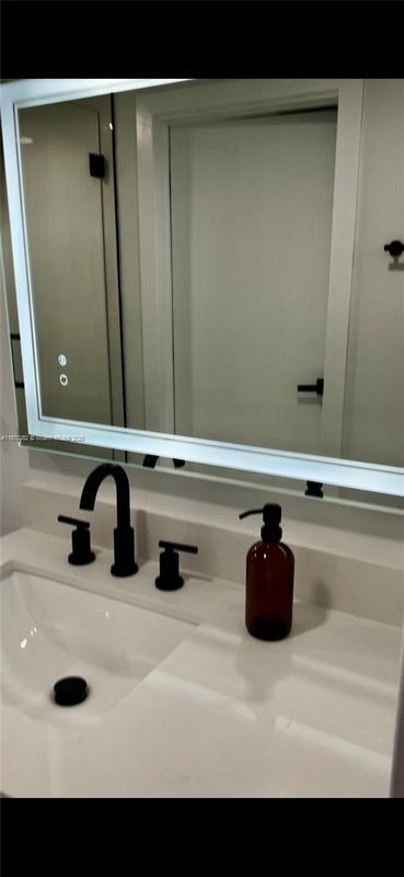 690 SW 1st Ct in Miami, FL - Building Photo - Building Photo