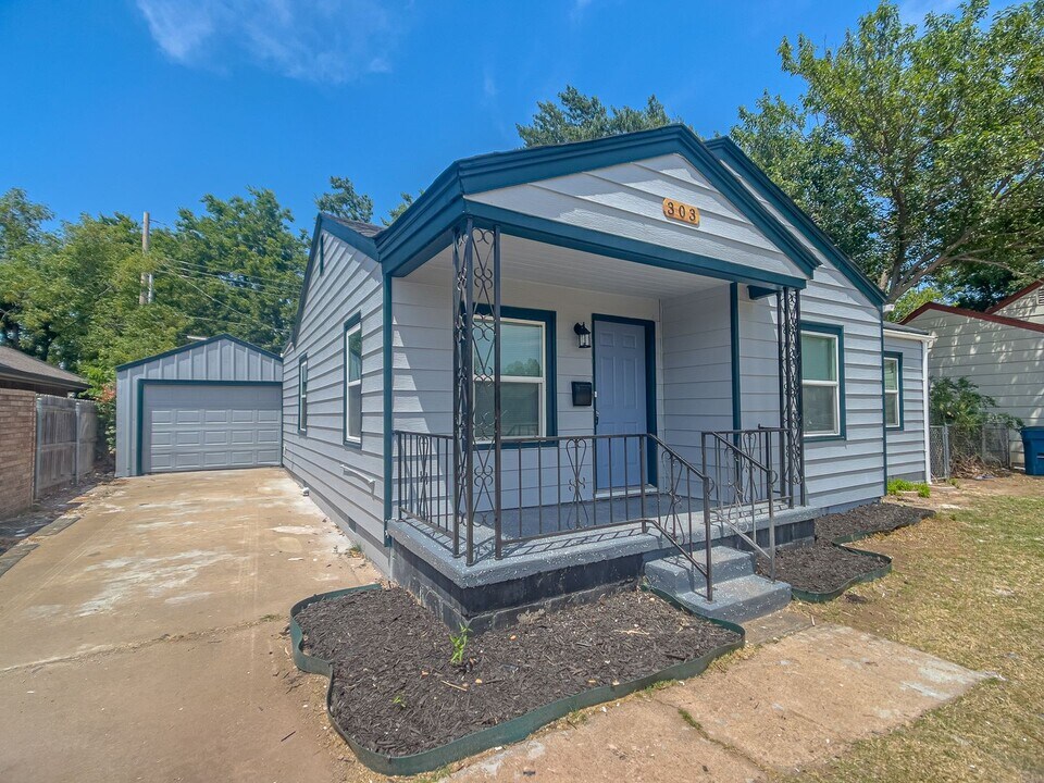 303 Wilson Dr in Midwest City, OK - Building Photo