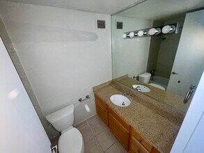 233 E Erie St, Unit #  01902 in Chicago, IL - Building Photo - Building Photo