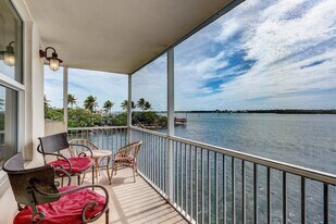 1820 New Palm Way, Unit 201 in Boynton Beach, FL - Building Photo